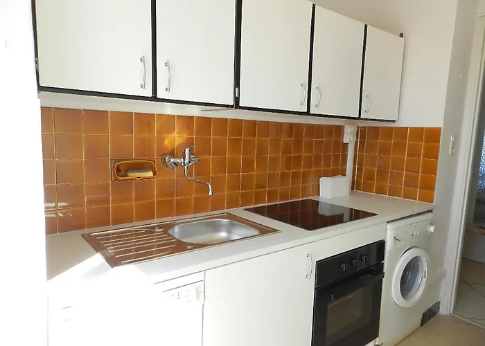 Apartment 2p En Bord De Avec Parking, 4 Couchages - - Fr-1-251-909 Le Lavandou