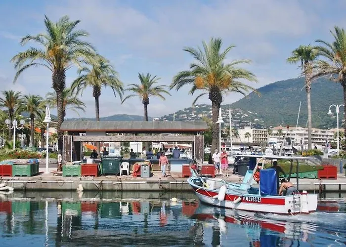 Apartment 2p En Bord De Avec Parking, 4 Couchages - Le Lavandou - Fr-1-251-909